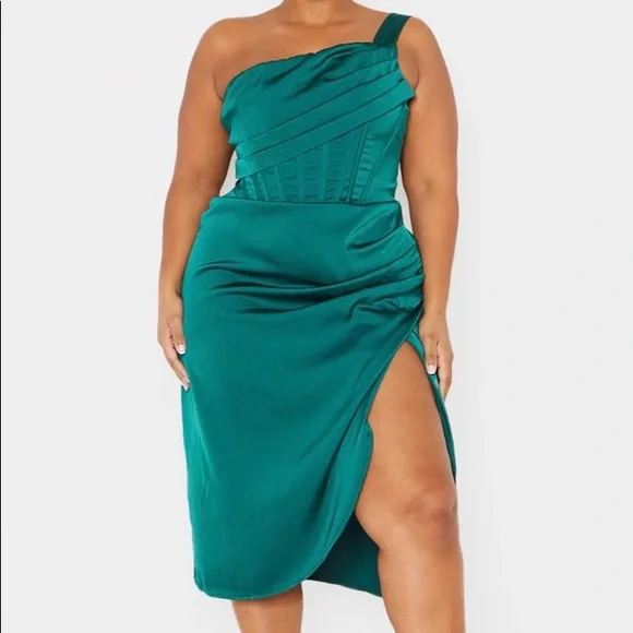 plus emerald green dress PRE-ORDER - Vacation Dress in Vintage Green Roses main image 1